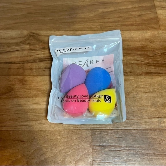 4 pack Makeup Sponges - Picture 3 of 3